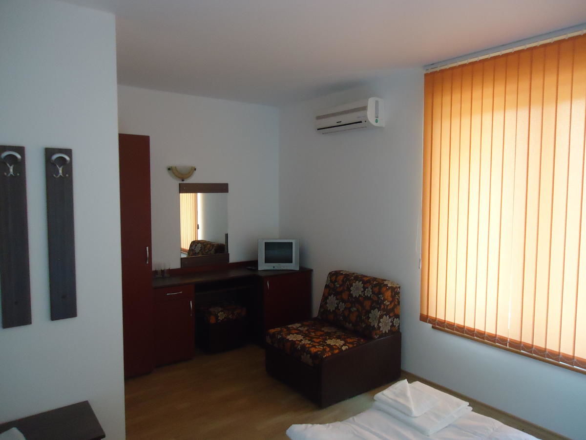 Гостевой дом Adri Guest House Несебр-17